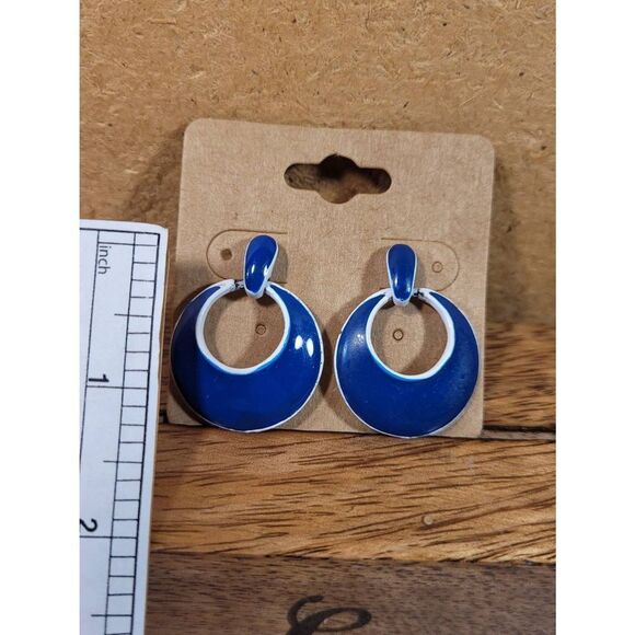 Vintage Blue and White Dangle Earrings - Picture 3 of 5